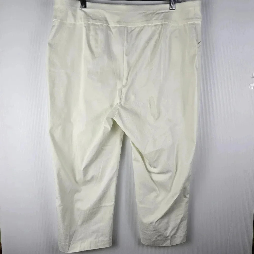 Chico's perfect stretch white capri size 3 - Picture 2 of 8